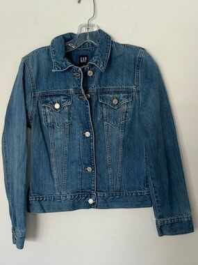 GAP Classic Denim Jacket Women’s Small Medium Wash Trucker Jean Jacket
